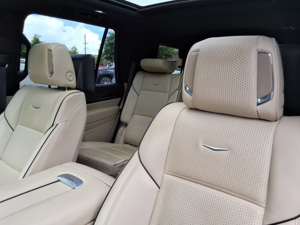 Certified 2021 Cadillac Escalade Premium Luxury AWD/4WD image 25