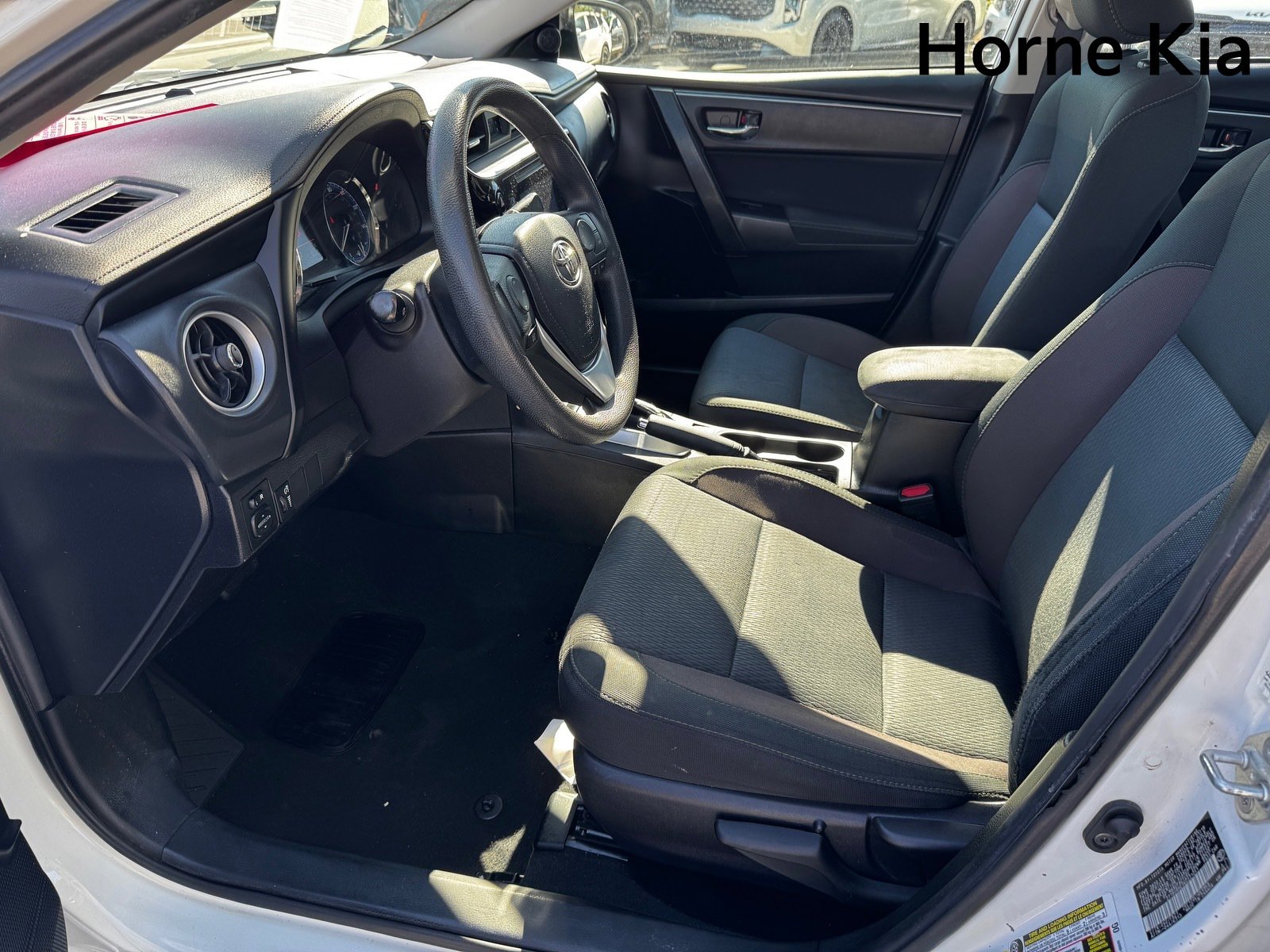 Used 2019 Toyota Corolla LE image 10