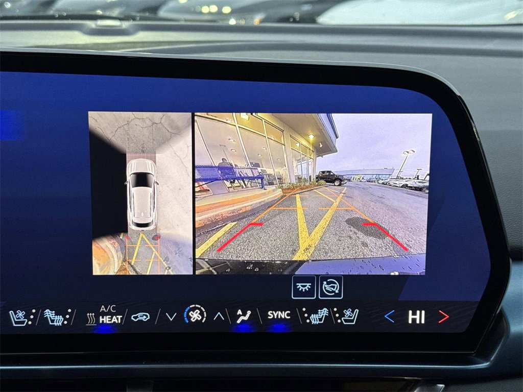 Used 2025 Chevrolet Equinox EV LT w/ Convenience Package II image 27