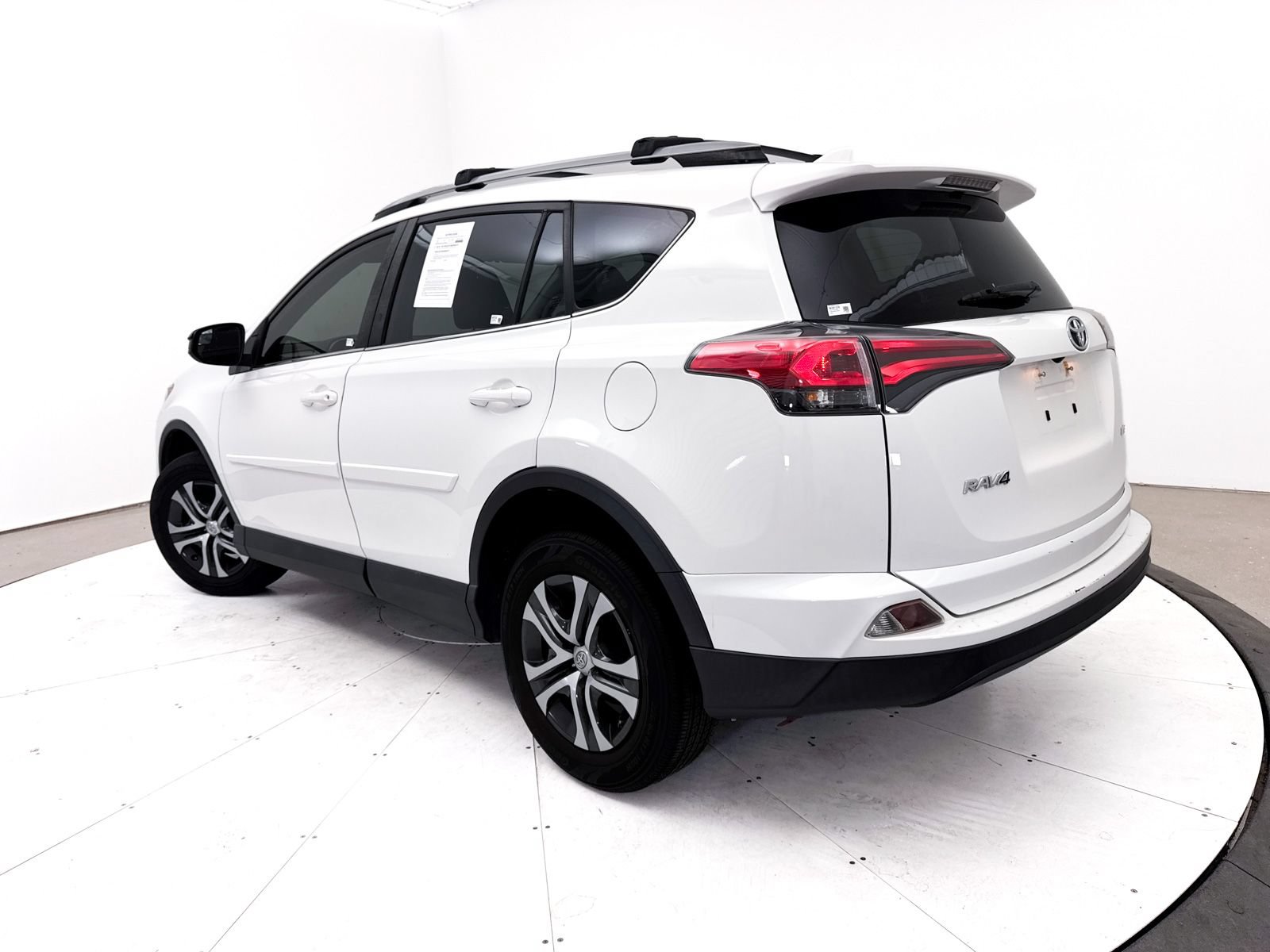 Used 2018 Toyota RAV4 LE w/ Carpet Mat Package FWD image 2