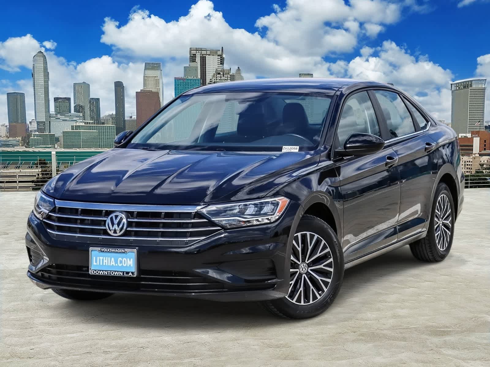 Used 2019 Volkswagen Jetta SE w/ Cold Weather Package FWD image 1
