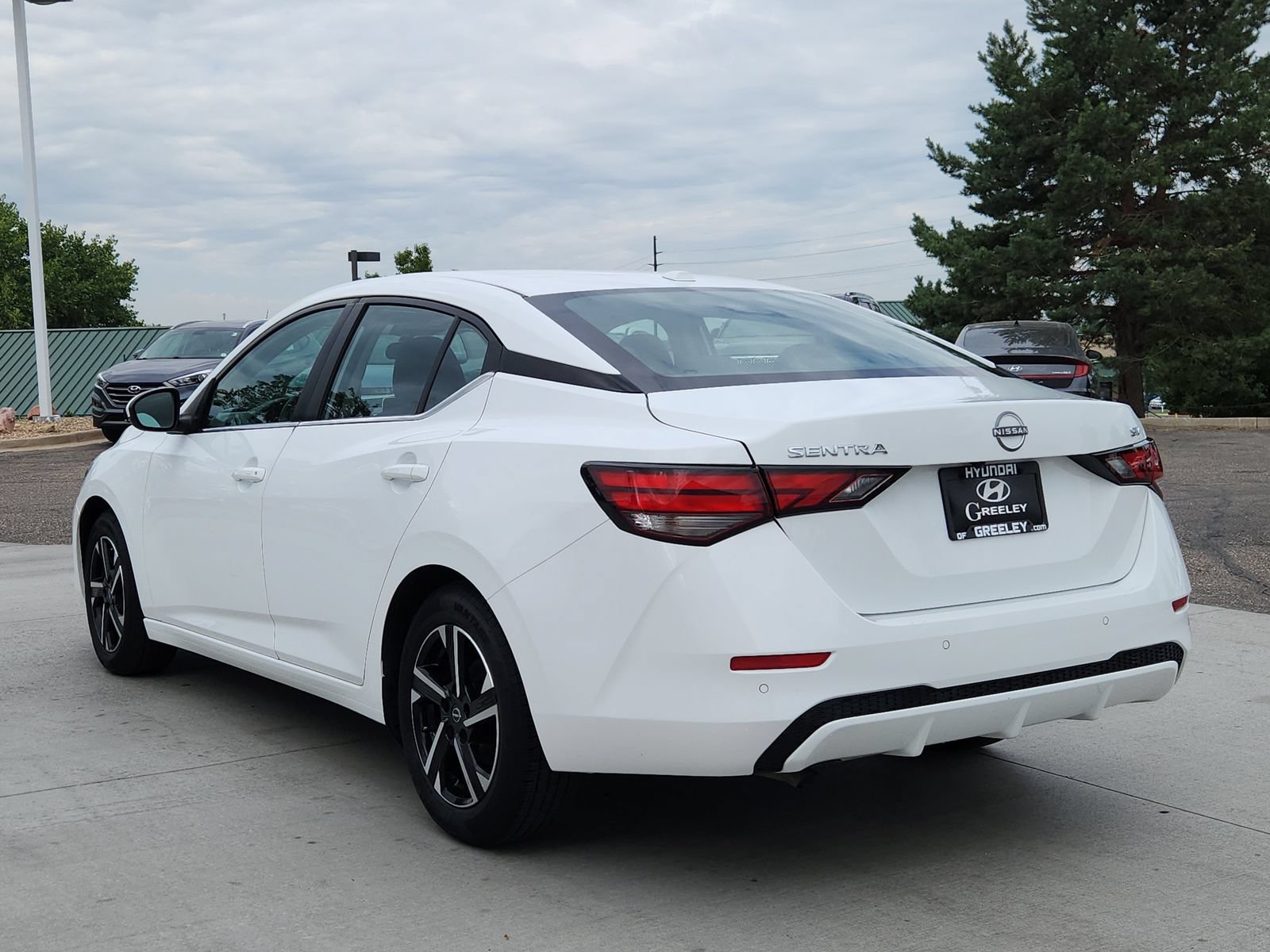 Used 2024 Nissan Sentra SV FWD image 3