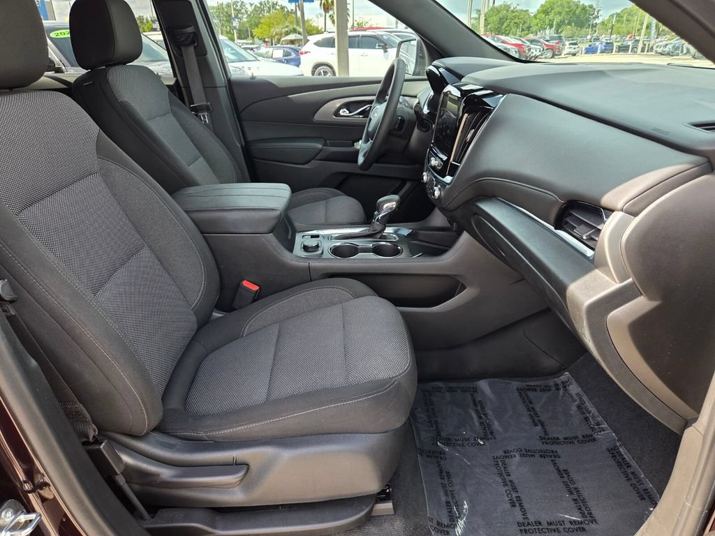 Used 2023 Chevrolet Traverse LT FWD image 17