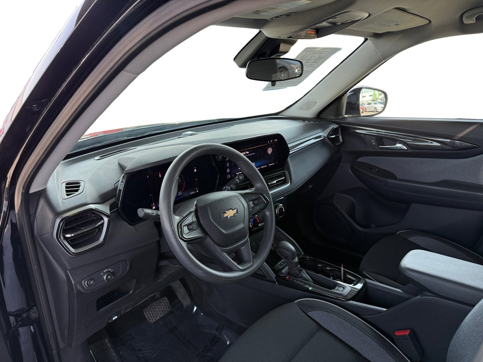 Used 2025 Chevrolet TrailBlazer LT image 9
