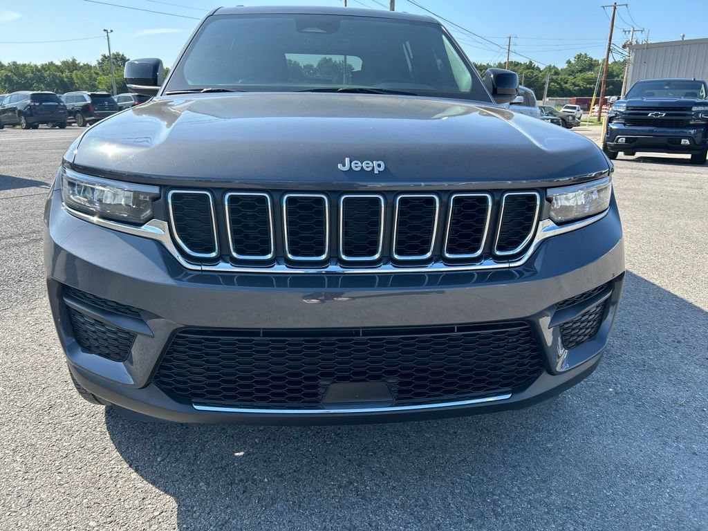 Used 2025 Jeep Grand Cherokee Laredo X AWD/4WD image 2