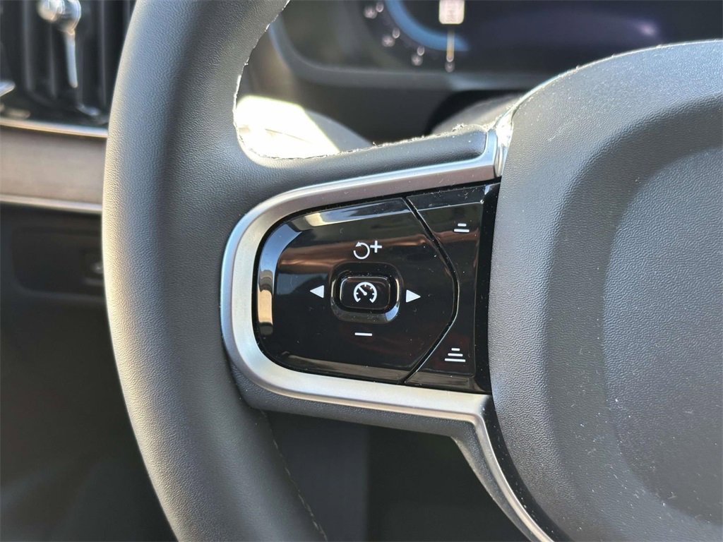 New 2025 Volvo XC90 T8 Plus w/ Protection Package Premier image 8