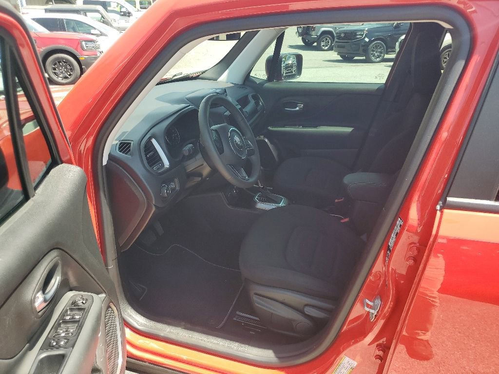 Used 2022 Jeep Renegade Latitude AWD/4WD image 10