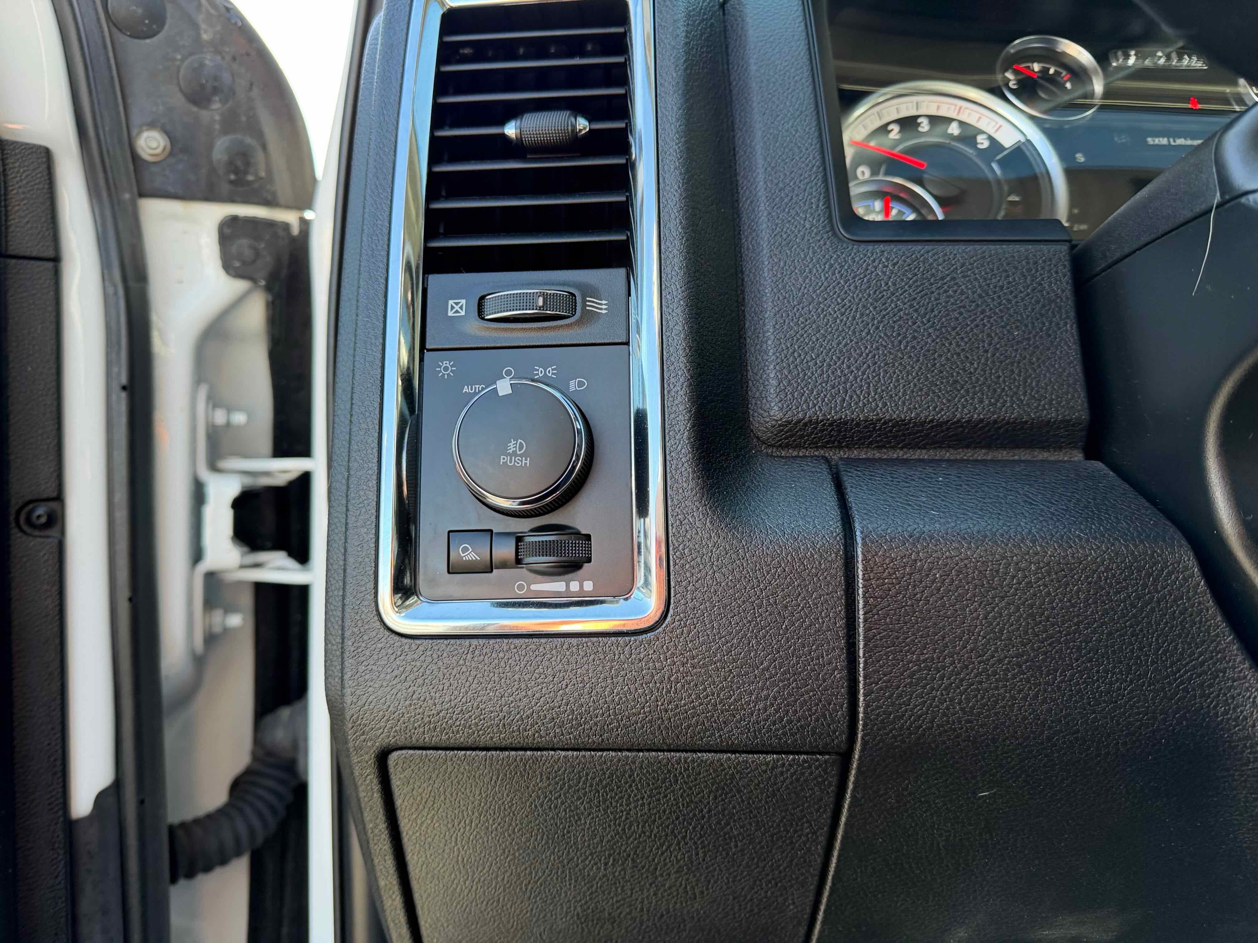 Used 2018 RAM 2500 Laramie w/ Convenience Group image 26