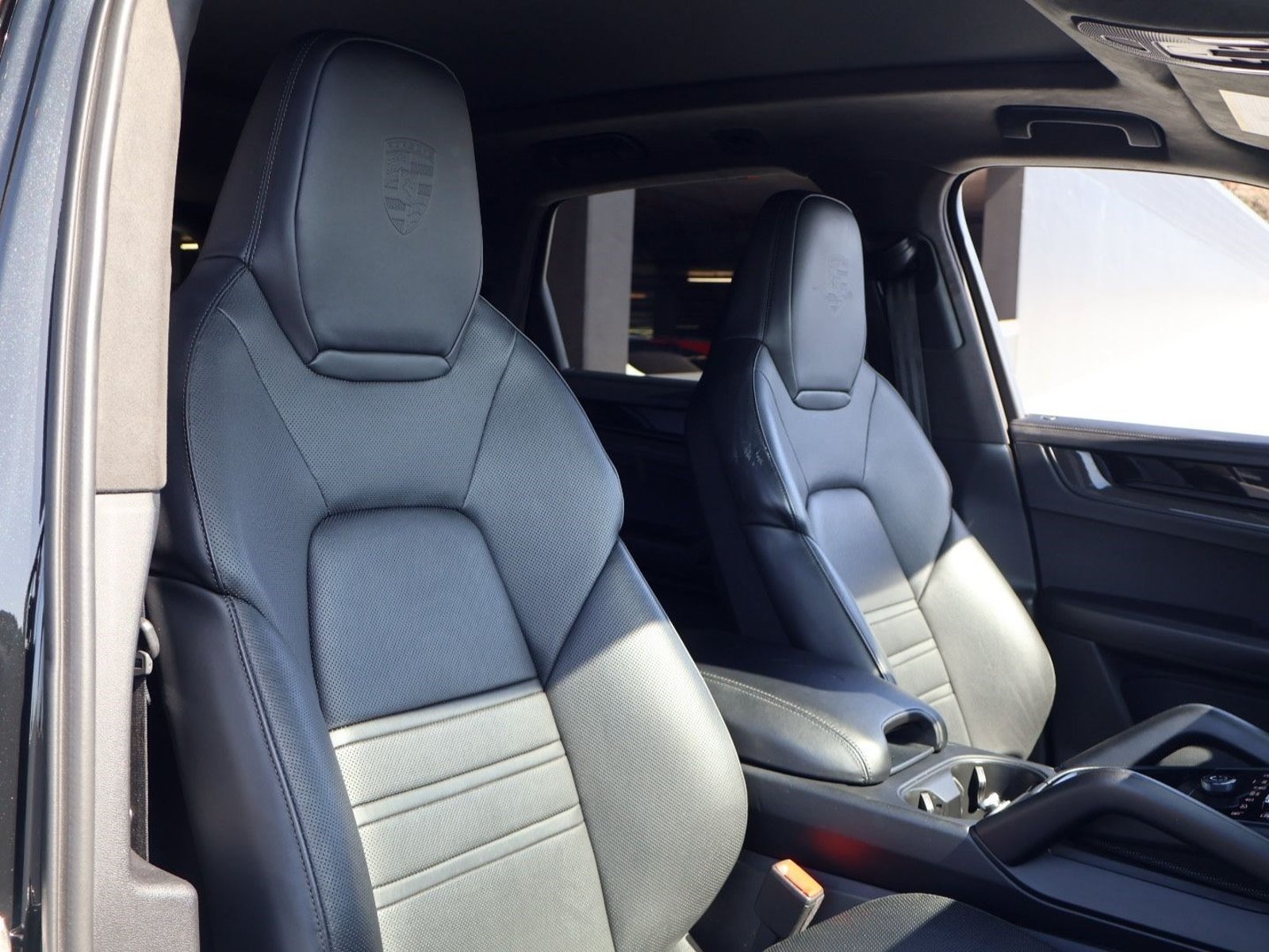 Certified 2025 Porsche Cayenne GTS AWD/4WD image 25