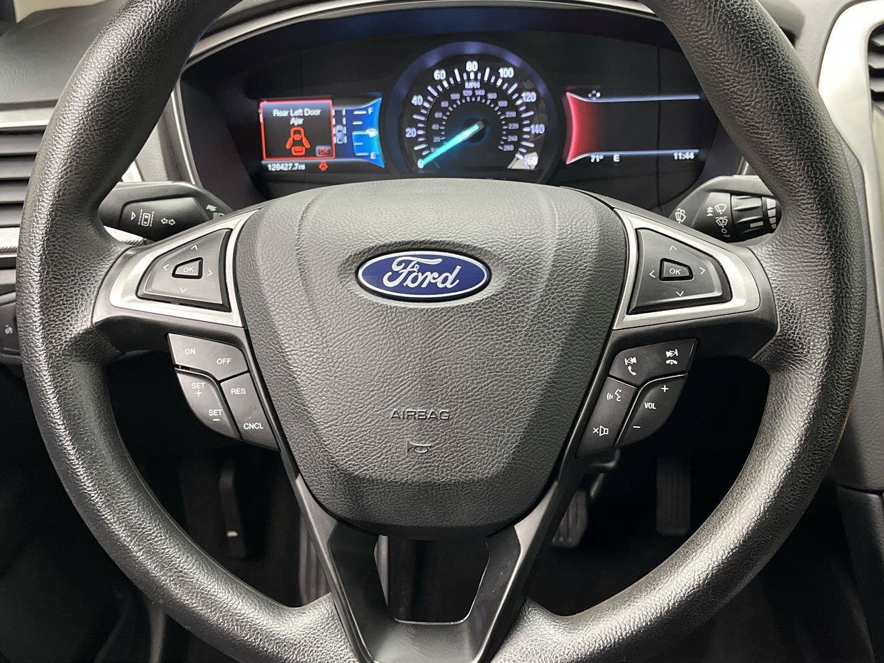 Used 2018 Ford Fusion SE FWD image 13