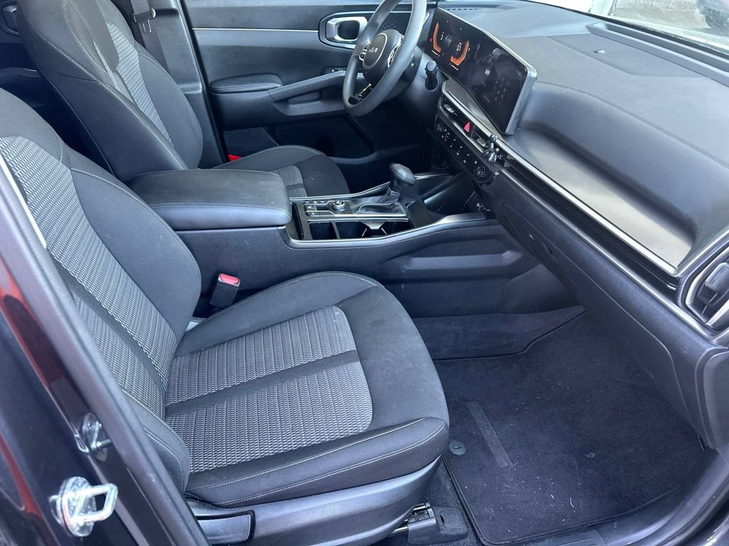 Used 2025 Kia Sorento LX FWD image 11