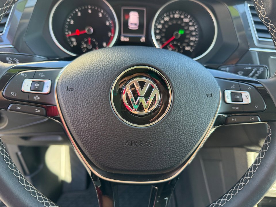 Used 2021 Volkswagen Tiguan SE image 37