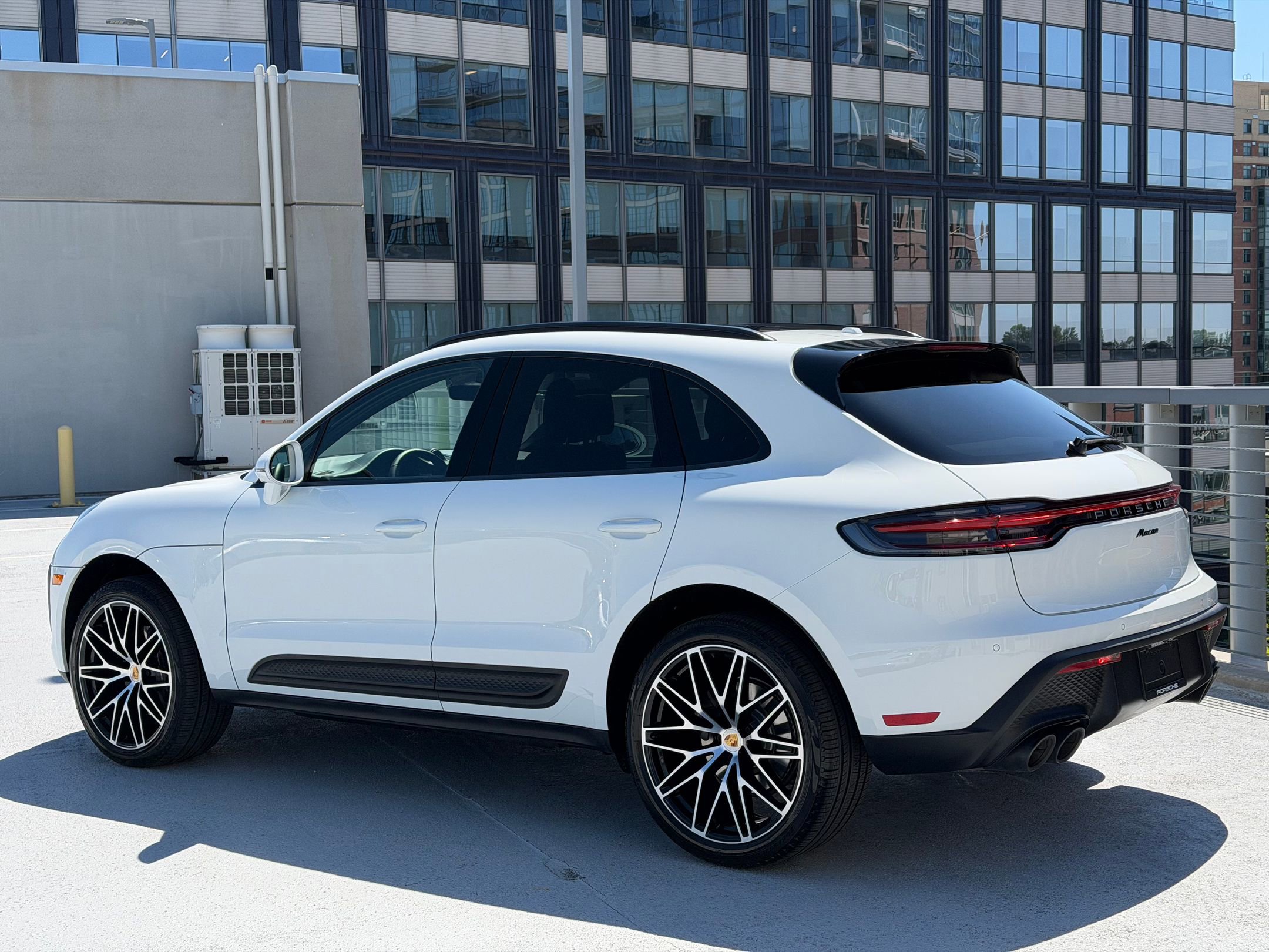 Certified 2026 Porsche Macan AWD/4WD image 3
