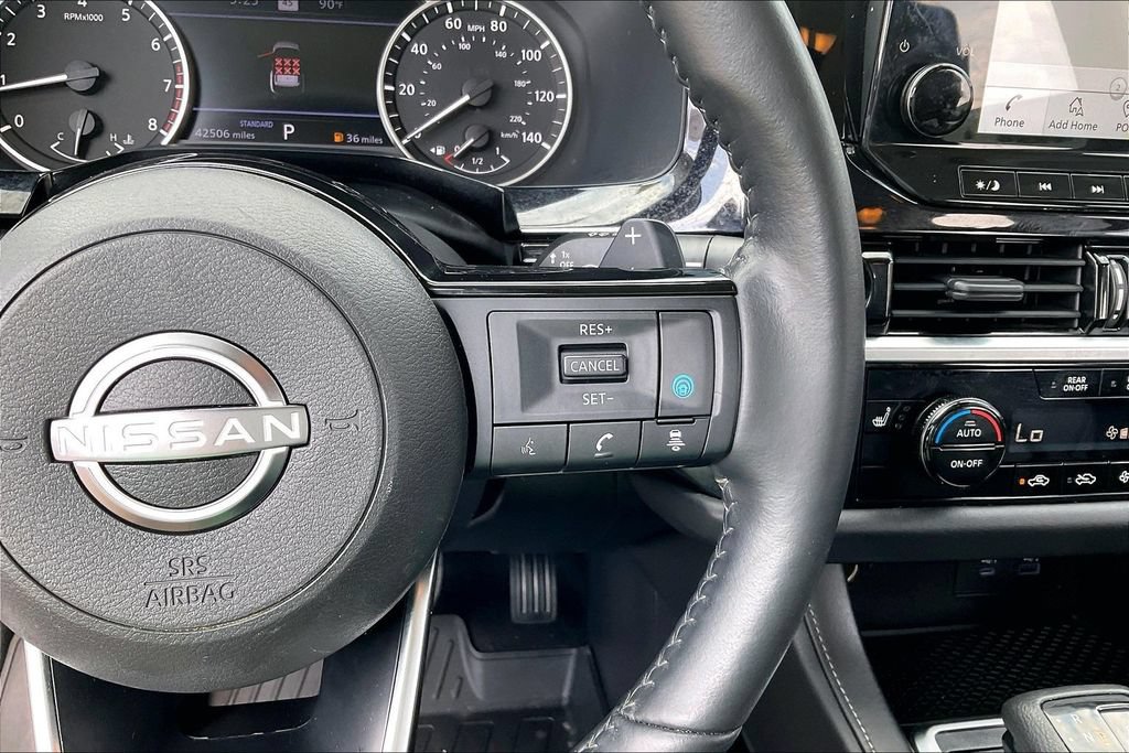 Used 2022 Nissan Pathfinder SL FWD image 12