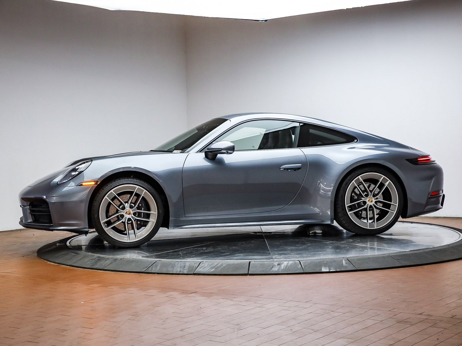 Used 2025 Porsche 911 Carrera T image 2