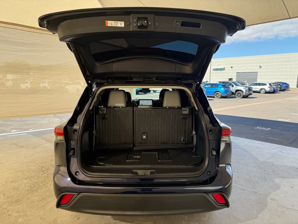 Used 2025 Toyota Highlander XLE image 23