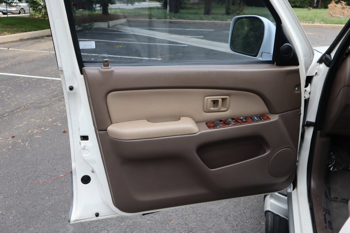 Used 2000 Toyota 4Runner Limited AWD/4WD image 23