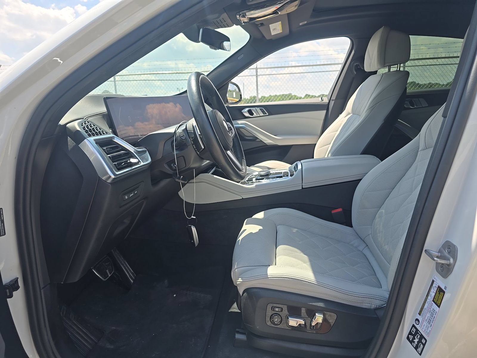 Used 2025 BMW X6 xDrive40i w/ Climate Comfort Package AWD/4WD image 6