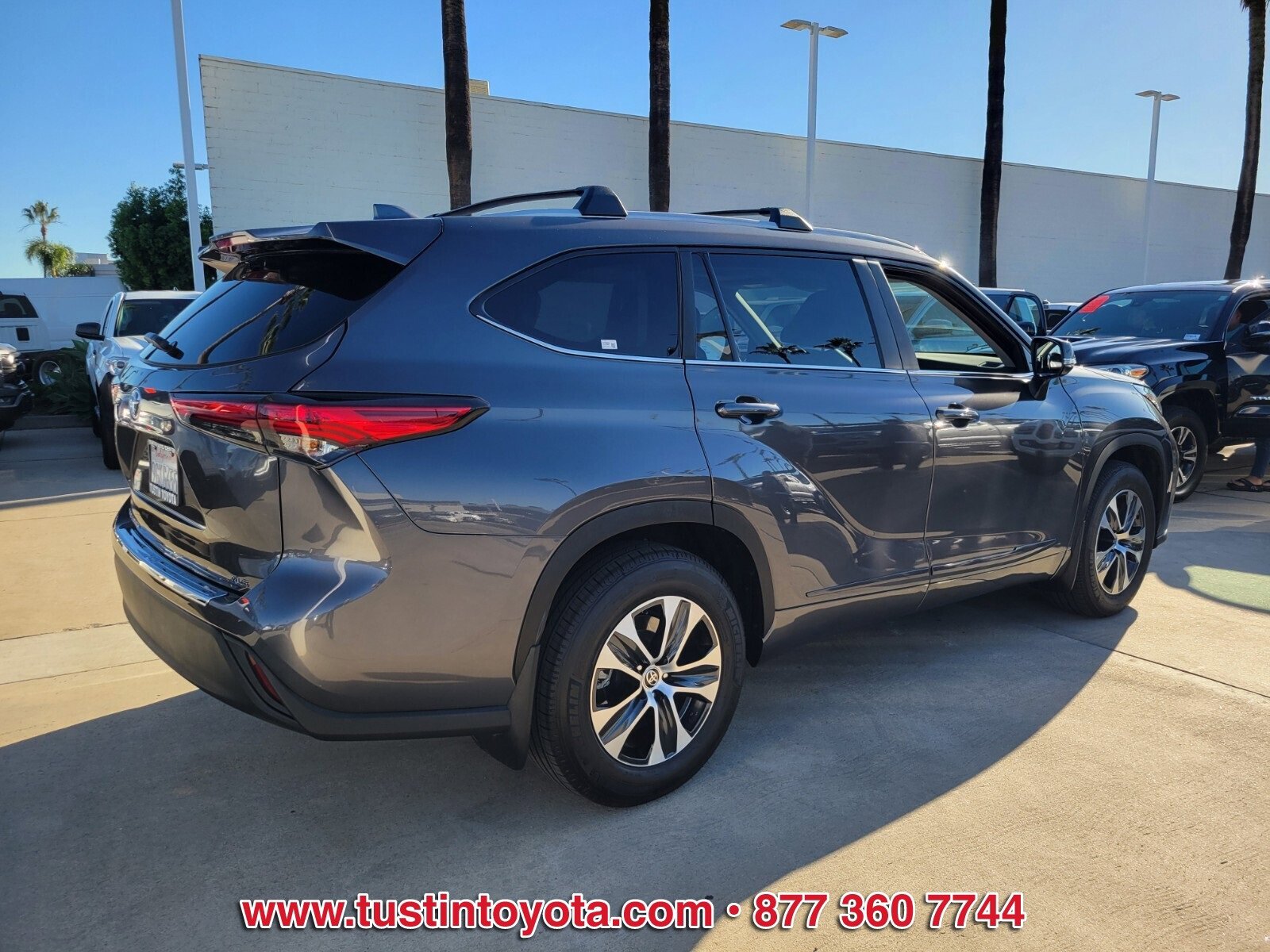 Certified 2023 Toyota Highlander XLE image 4