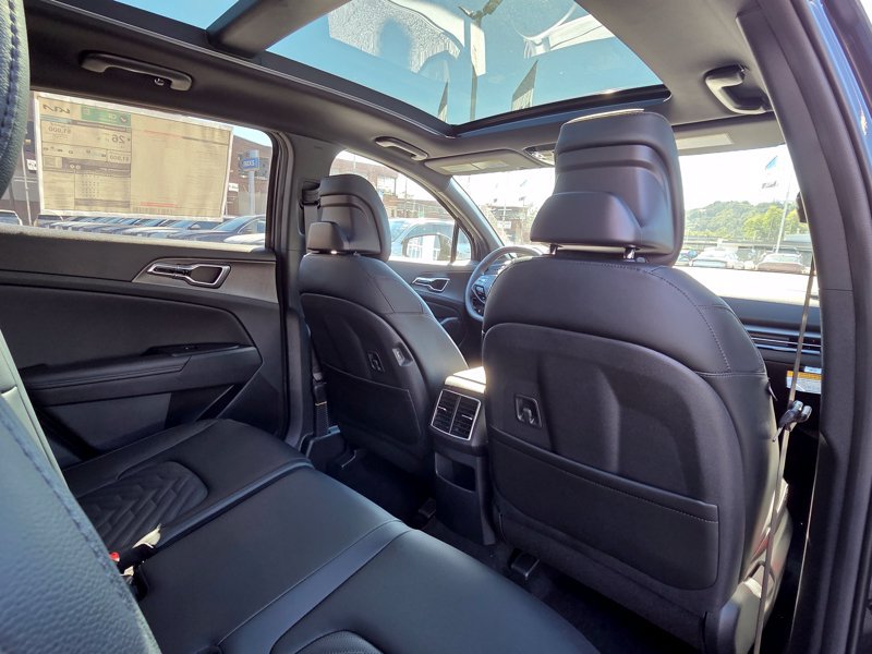 New 2026 Kia Sportage X-Line w/ X-Line Premium Package AWD/4WD image 17