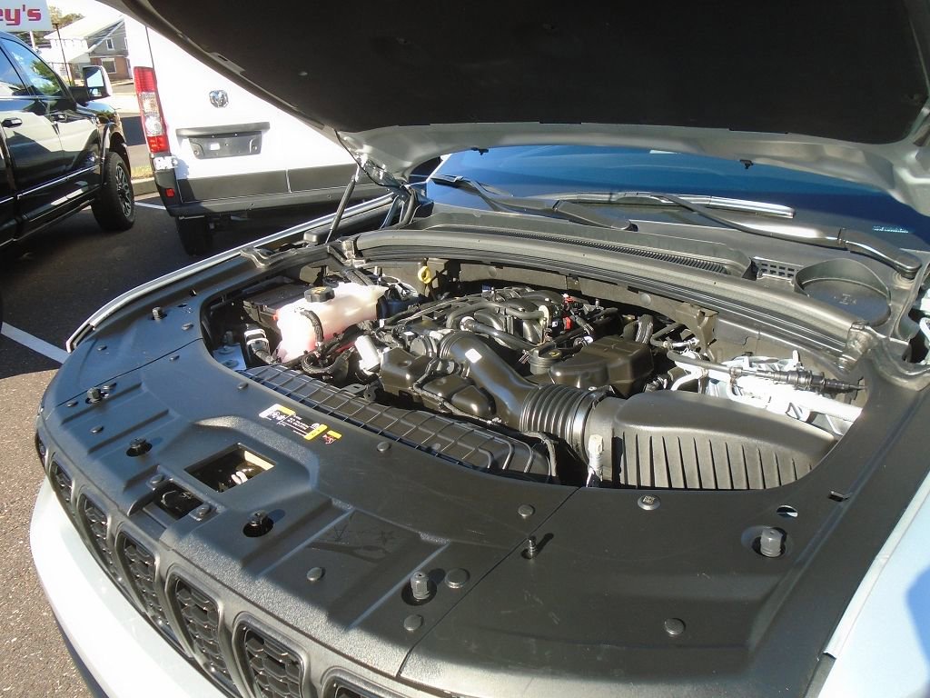 Certified 2024 Jeep Grand Cherokee L Limited w/ Black Appearance Package image 22