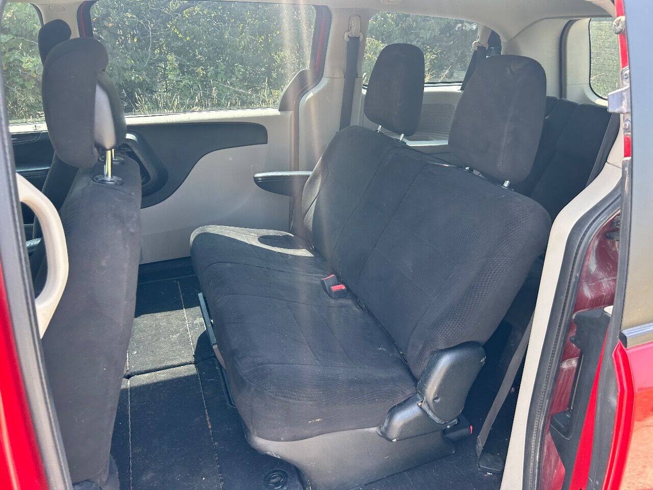 Used 2013 Dodge Grand Caravan American Value Package w/ UConnect Hands-Free Group FWD image 8