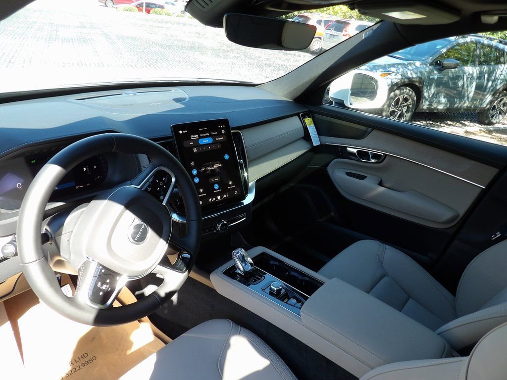 New 2026 Volvo XC90 B6 Plus w/ Protection Package Premier AWD/4WD image 14