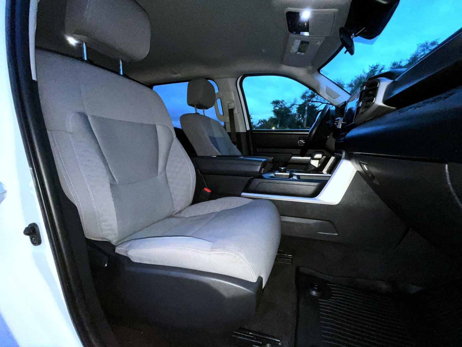 Used 2024 Toyota Tundra SR5 w/ SR5 Convenience Package AWD/4WD image 18
