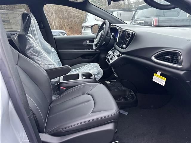 New 2026 Chrysler Voyager LX image 21
