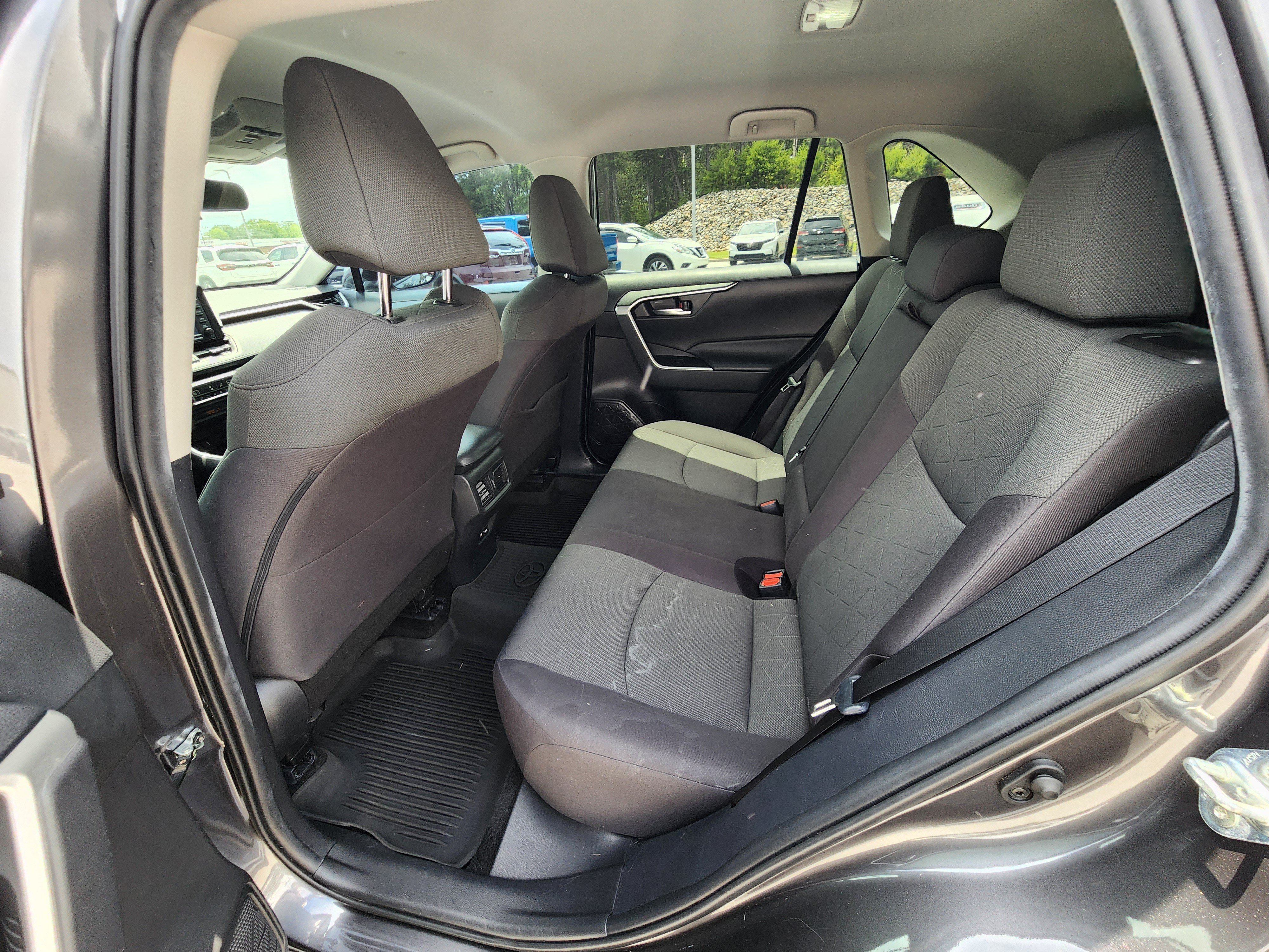 Used 2021 Toyota RAV4 XLE FWD image 16