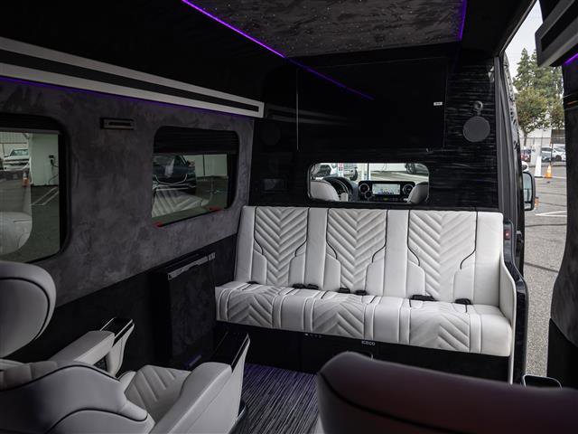 Used 2023 Mercedes-Benz Sprinter 3500 image 25