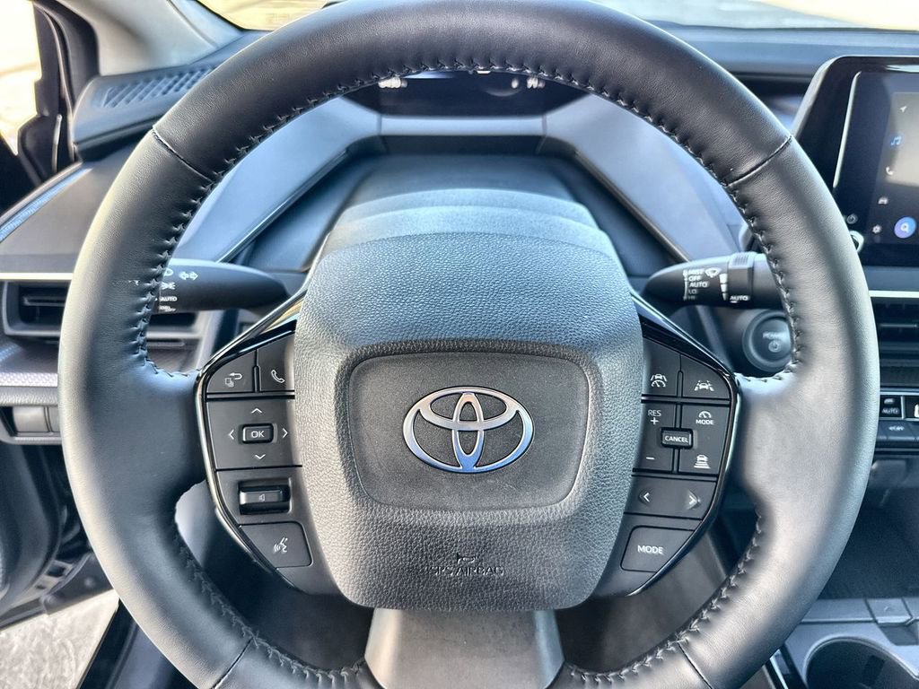 Used 2025 Toyota Prius XLE image 11