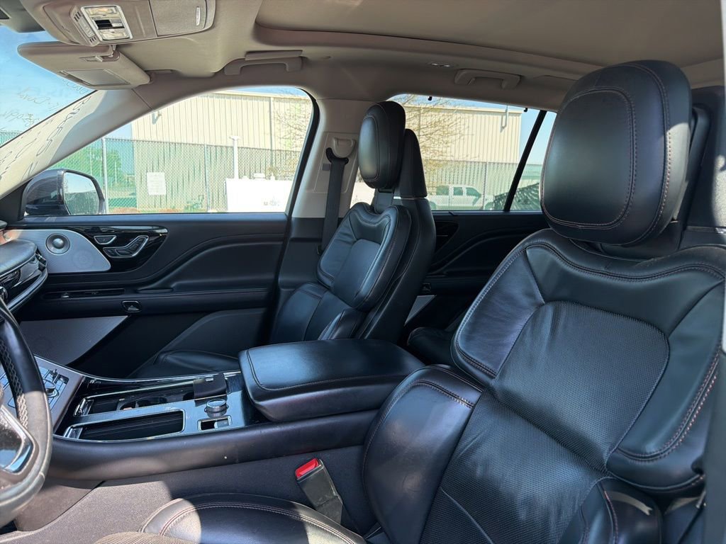 Used 2020 Lincoln Aviator Reserve w/ Equipment Group 202A image 12