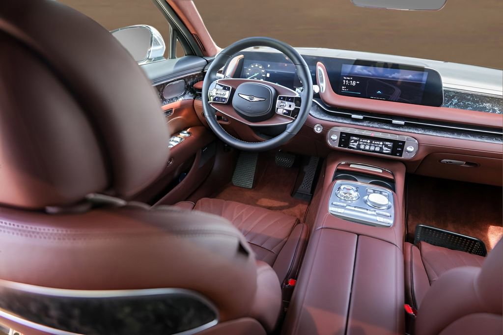 Used 2025 Genesis G90 3.5T image 28
