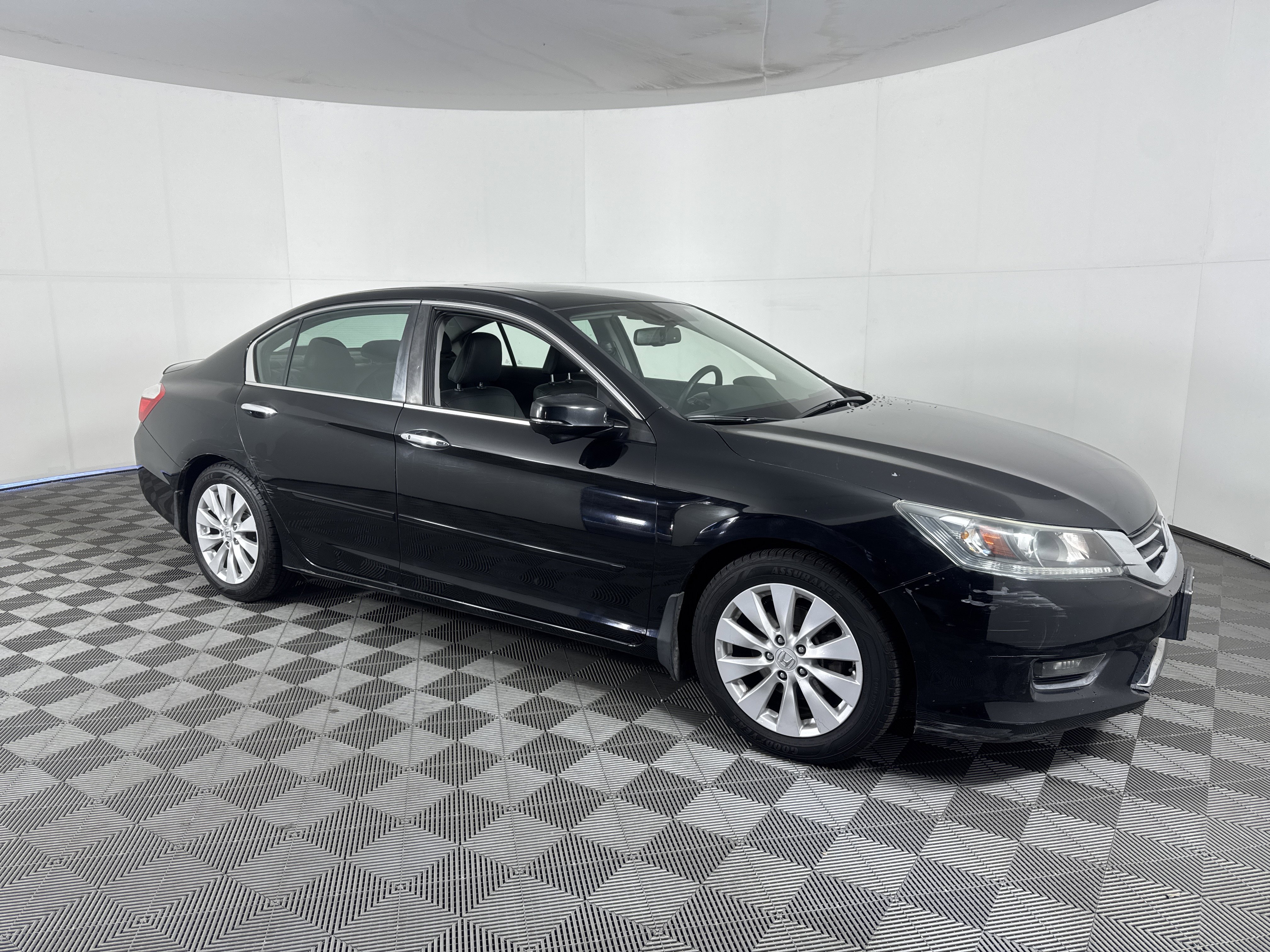 Used 2015 Honda Accord EX-L image 2