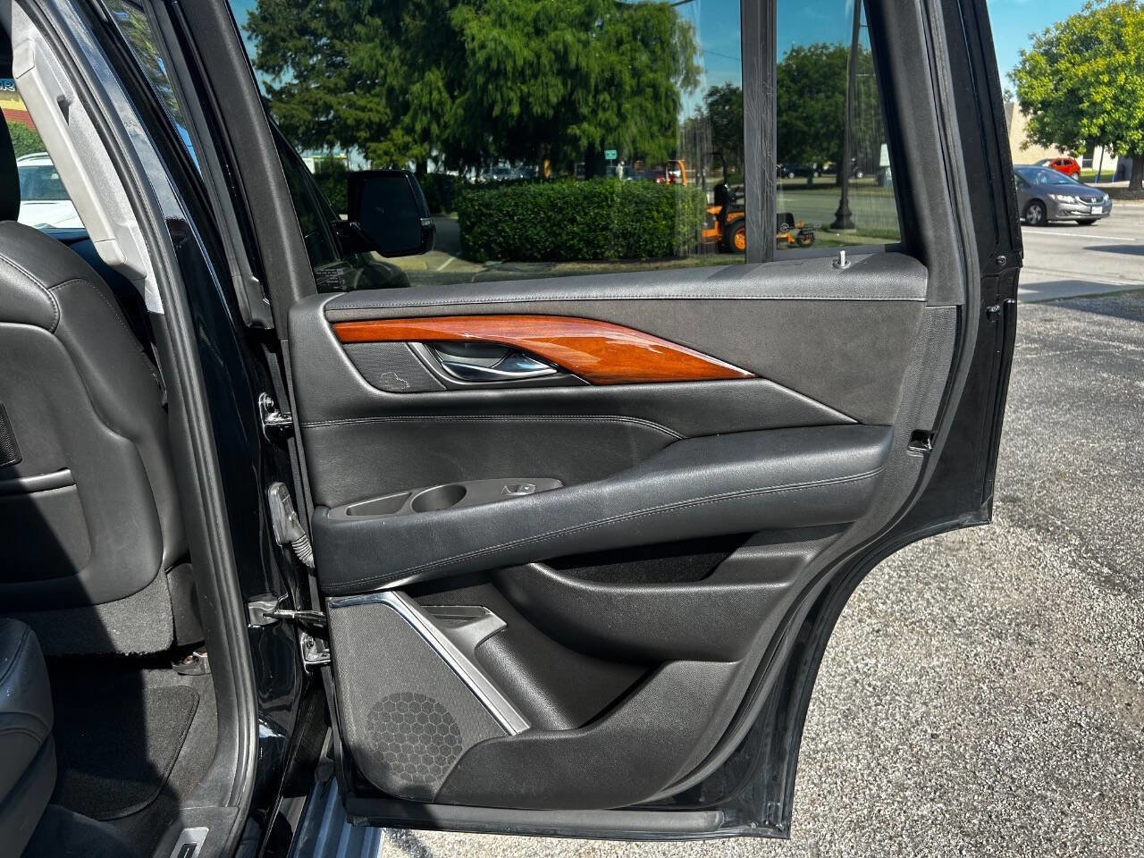 Used 2017 Cadillac Escalade 2WD image 14