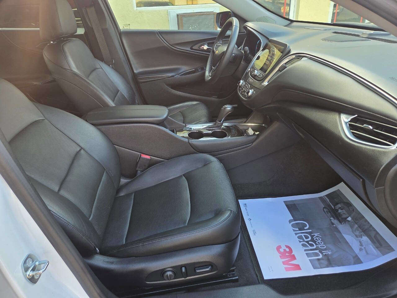 Used 2017 Chevrolet Malibu Premier w/ Driver Confidence Package FWD image 21