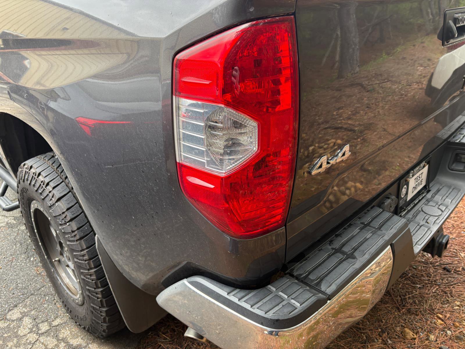 Used 2015 Toyota Tundra SR5 w/ SR5 Upgrade Package image 7