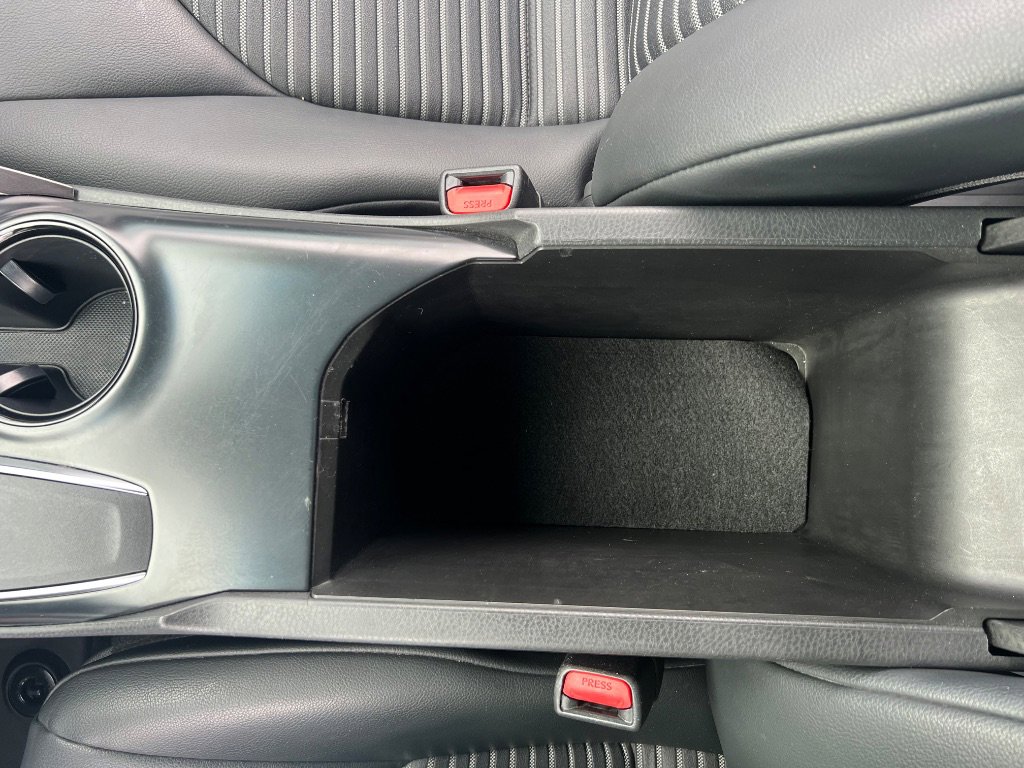 Used 2018 Toyota Camry SE FWD image 36