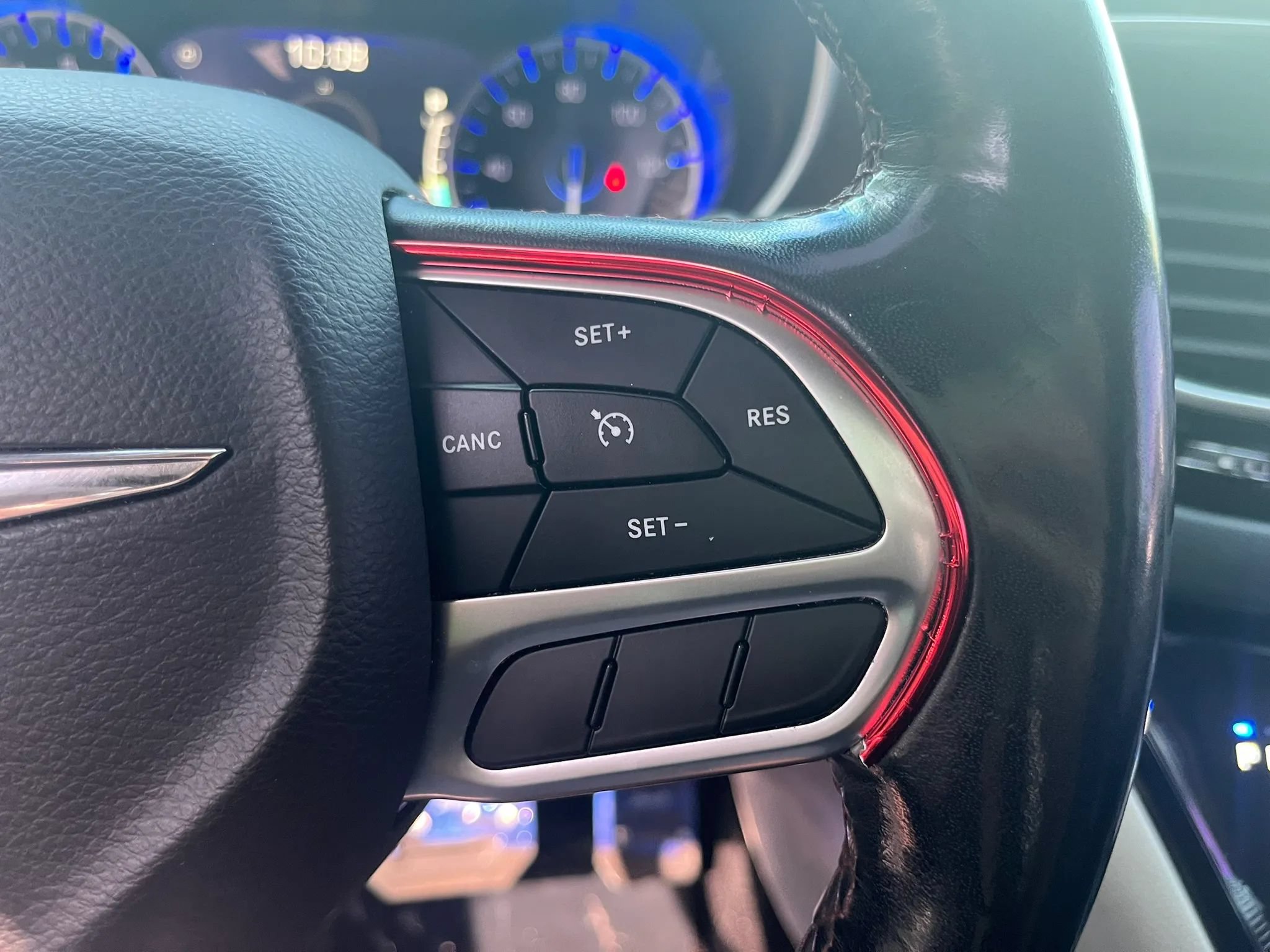 Used 2018 Chrysler Pacifica Touring-L Plus FWD image 18