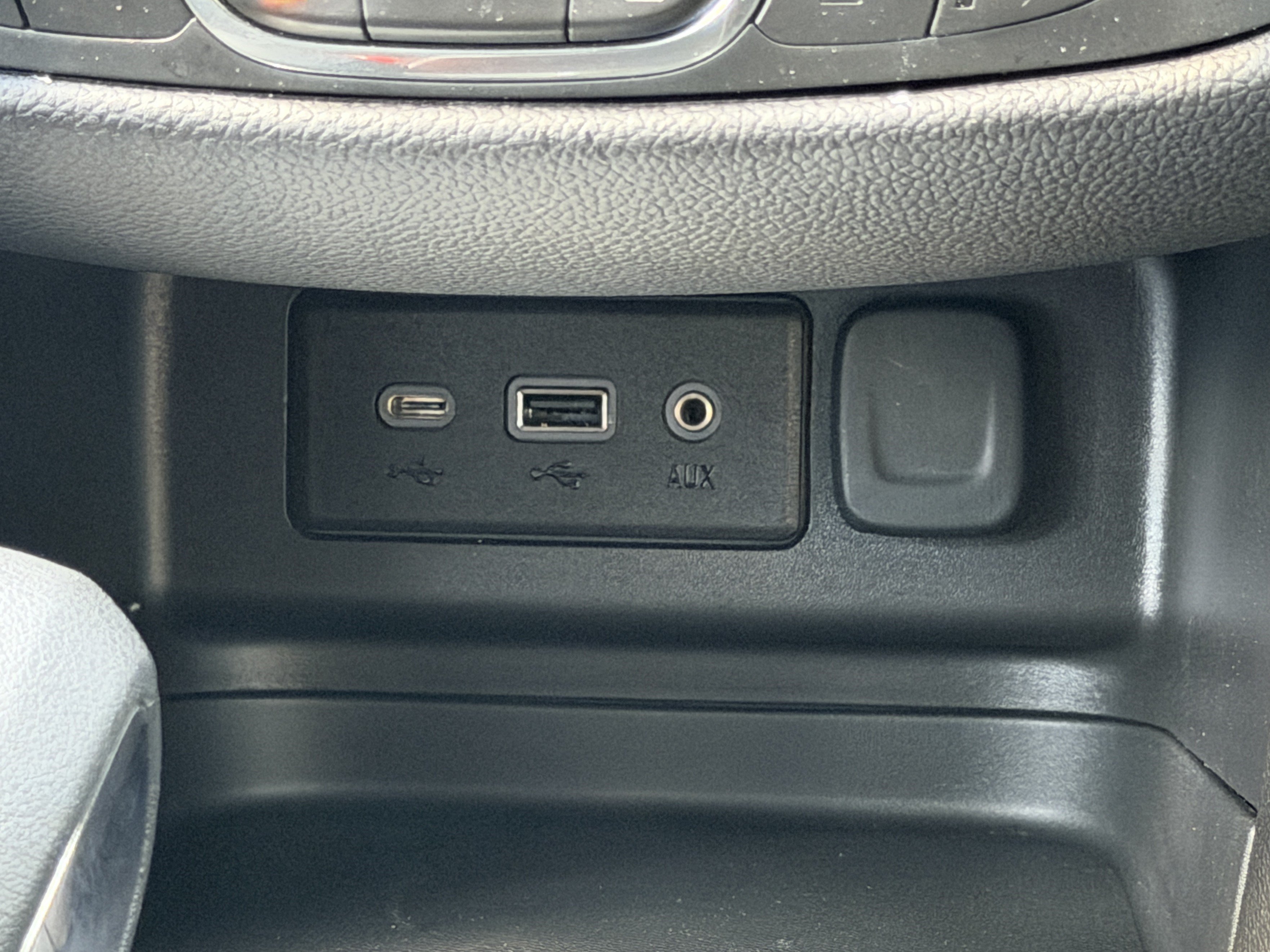 Used 2024 Chevrolet Equinox LT FWD image 24