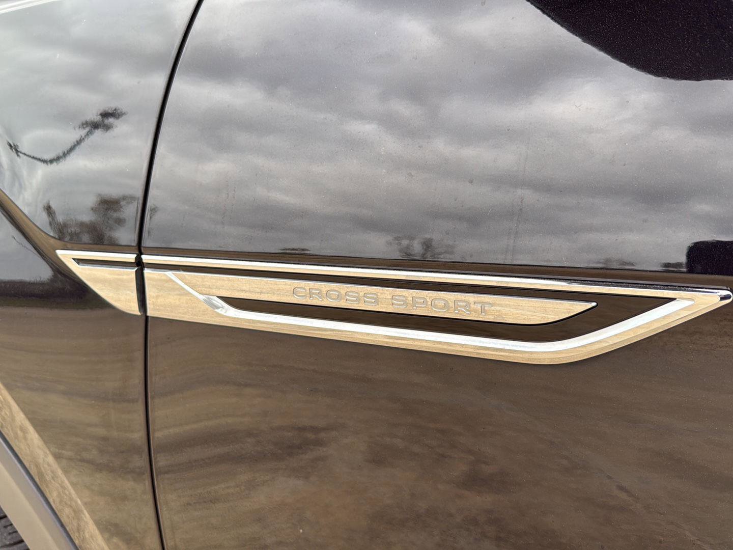 Used 2022 Volkswagen Atlas Cross Sport SE image 10