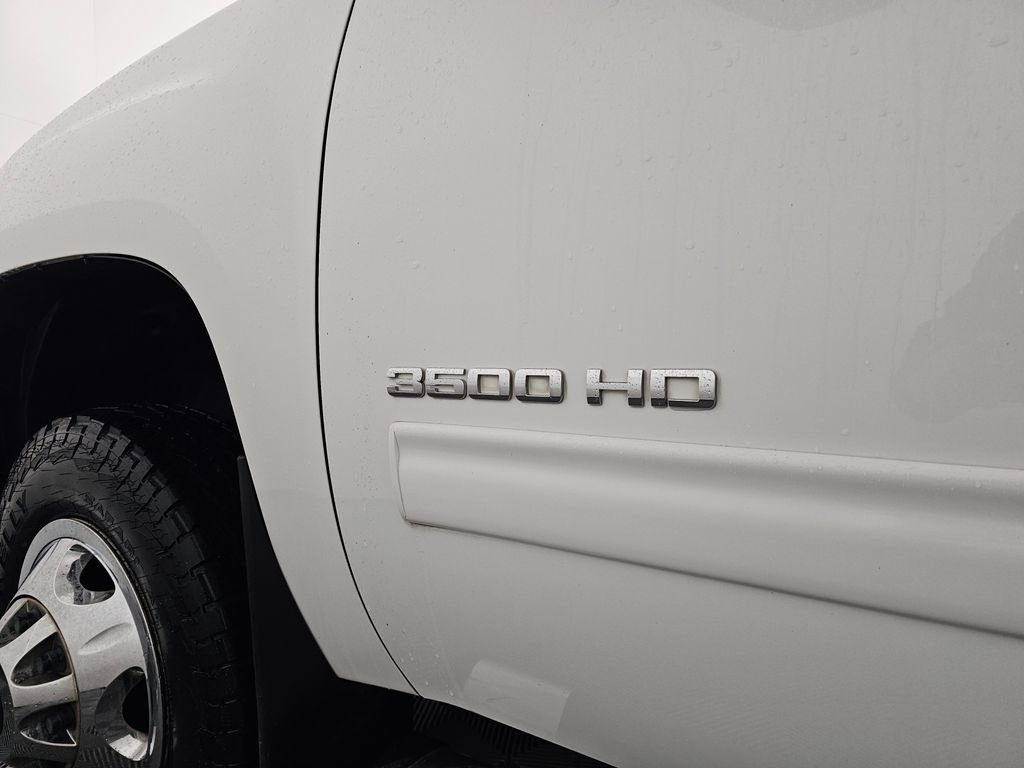 Used 2011 GMC Sierra 3500 SLT w/ SLT Convenience Package image 21