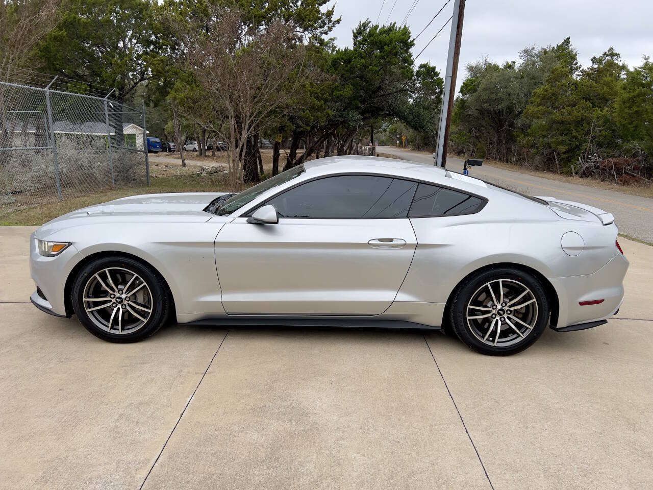 Used 2016 Ford Mustang GT RWD image 7