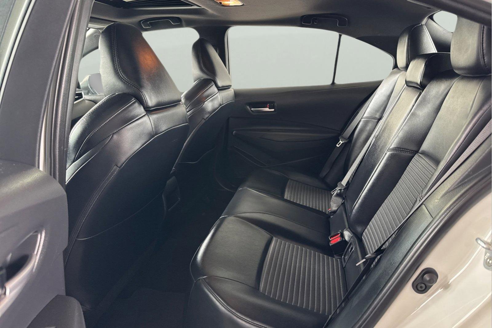 Used 2021 Toyota Corolla XSE image 5