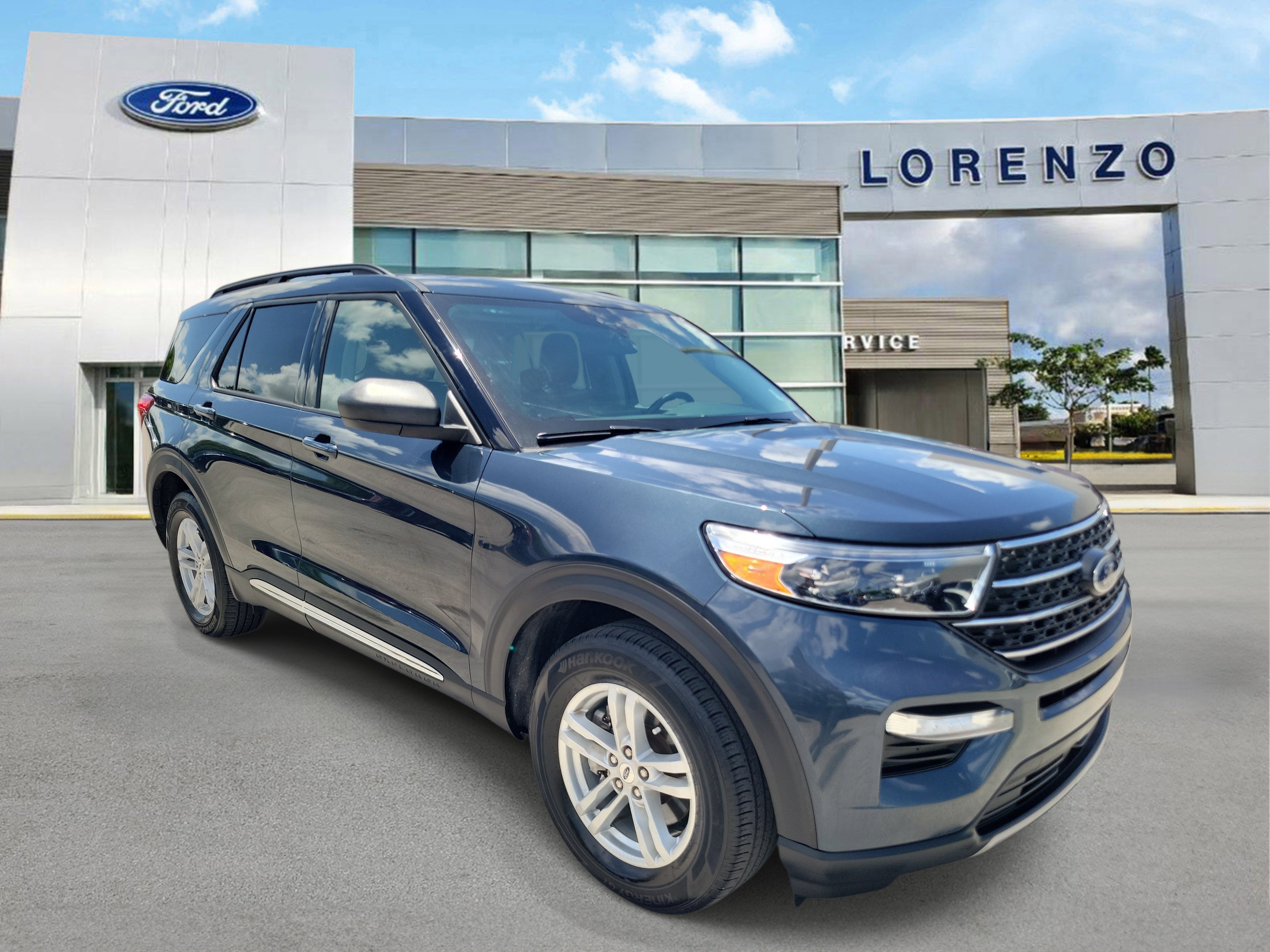 Used 2023 Ford Explorer XLT w/ Equipment Group 202A RWD image 3