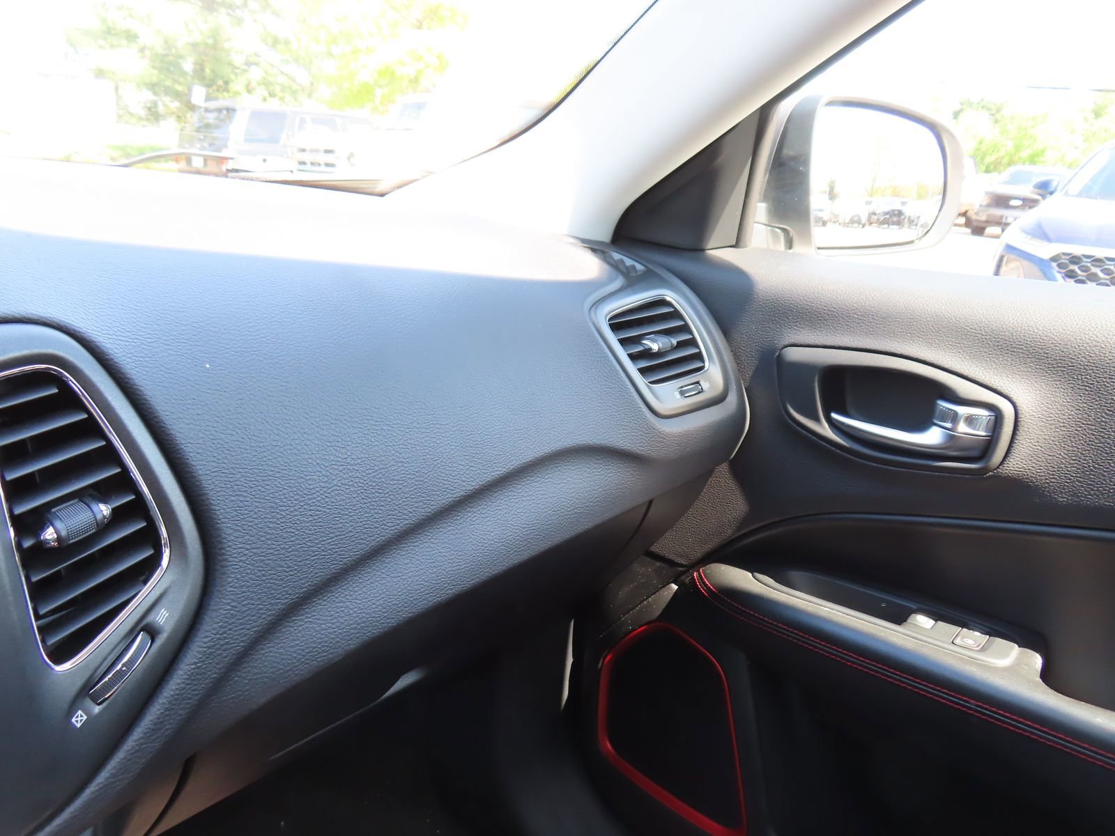 Used 2017 Jeep Compass Trailhawk w/ Navigation Group image 22
