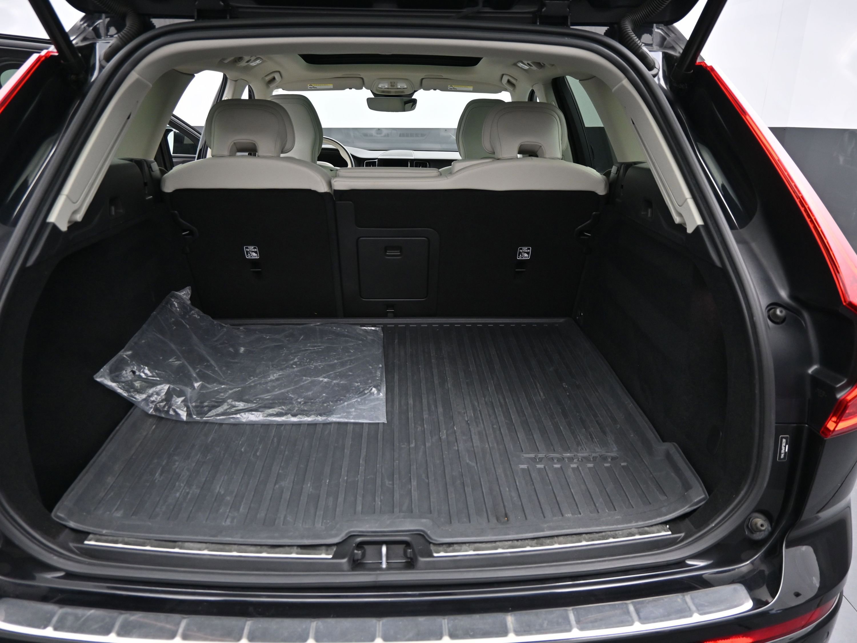 Used 2023 Volvo XC60 B5 Plus w/ Climate Package image 19