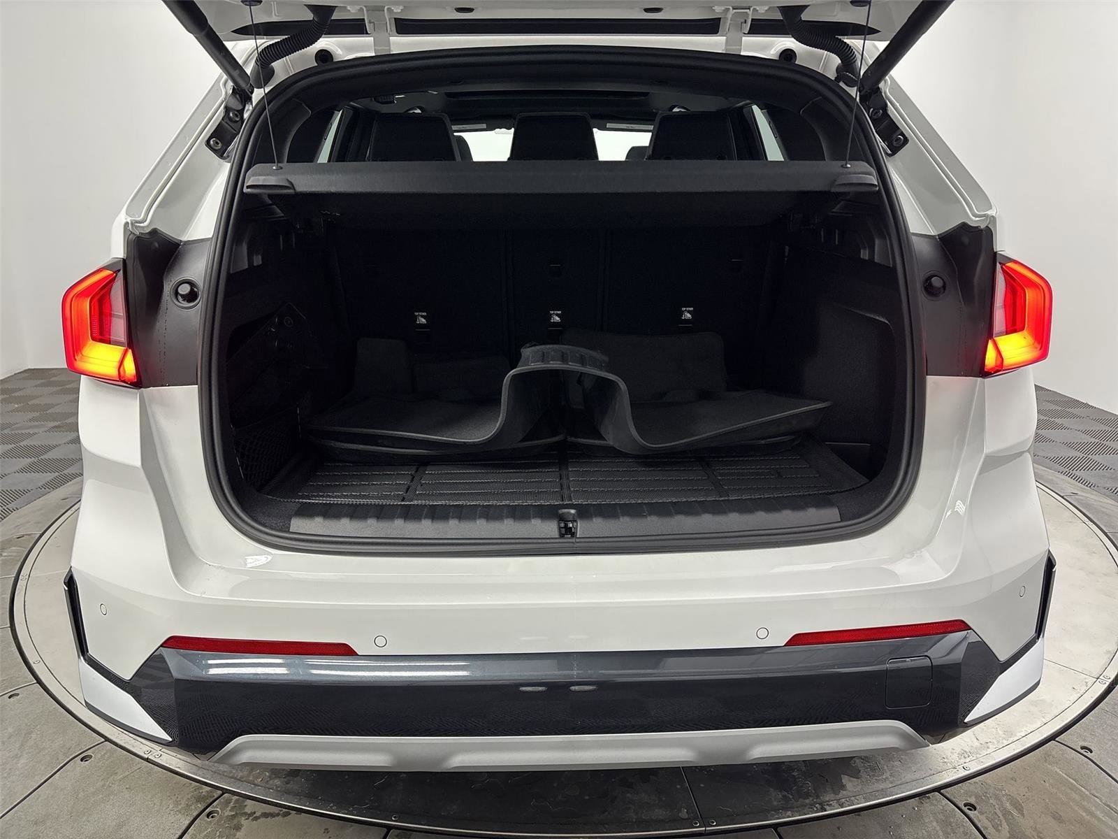 Used 2025 BMW X1 xDrive28i w/ Convenience Package AWD/4WD image 21