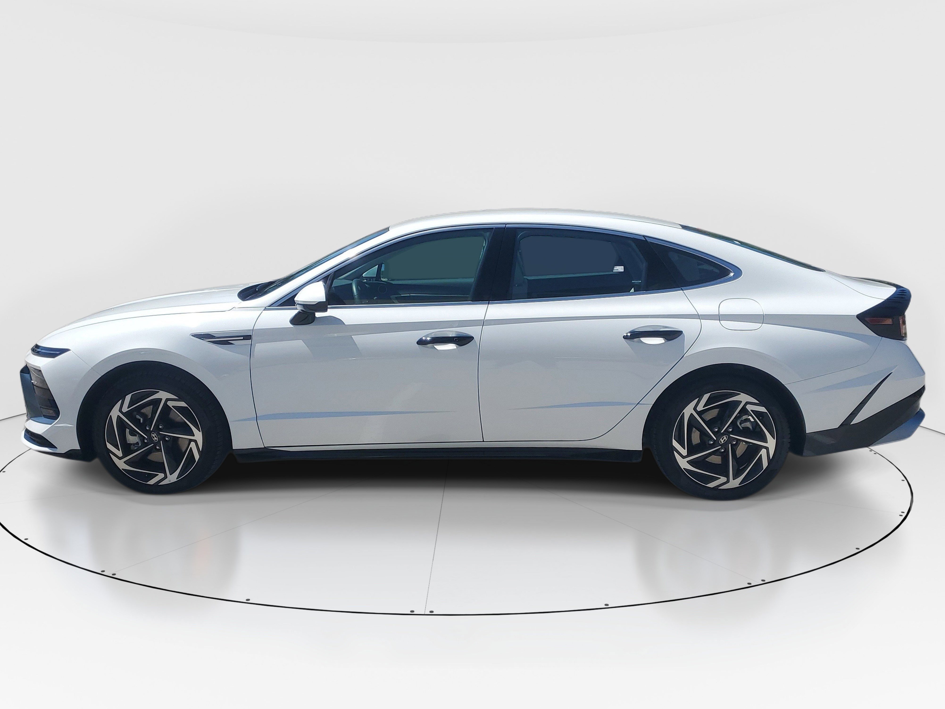 Used 2026 Hyundai Sonata SEL FWD image 6